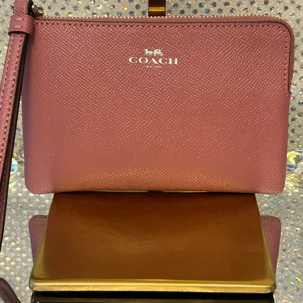 Coach Crossgrain Corner Zip Mauve Wristlet 6x 4